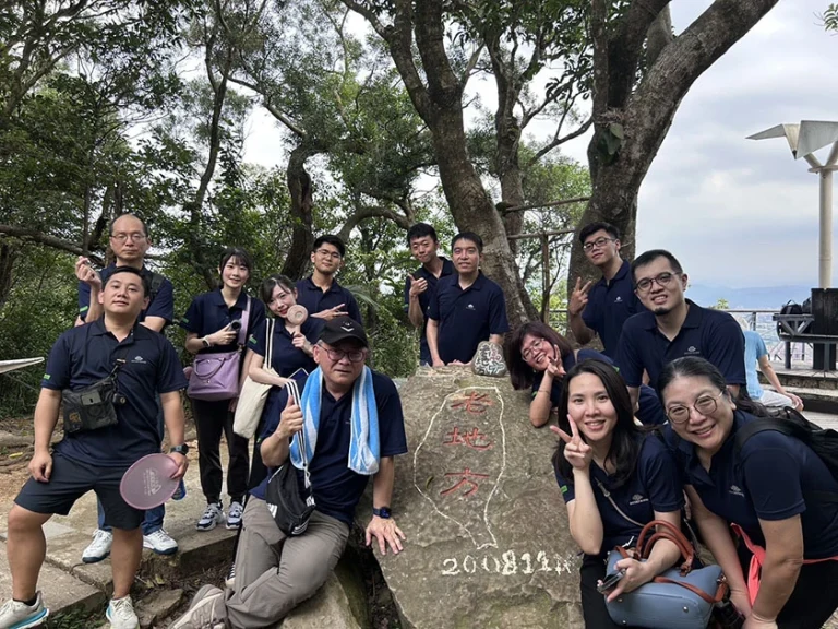 01-3-2hiking2025-03